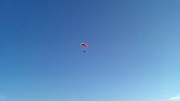 Tommys flyger över solen